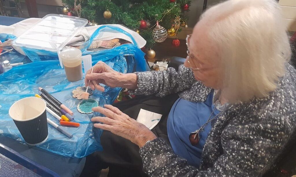 Red Hill resident engaged in Christmas Craft